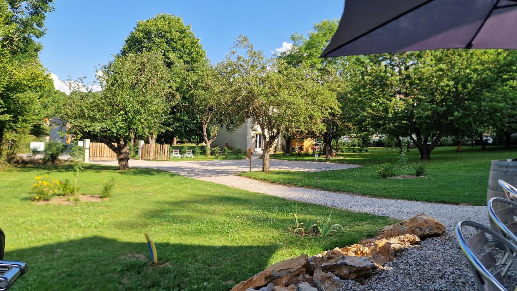Gite L'Enclos O Rendez-Vous Roquefeuil-Pays De Sault- Avec Jardin Kültér fotó